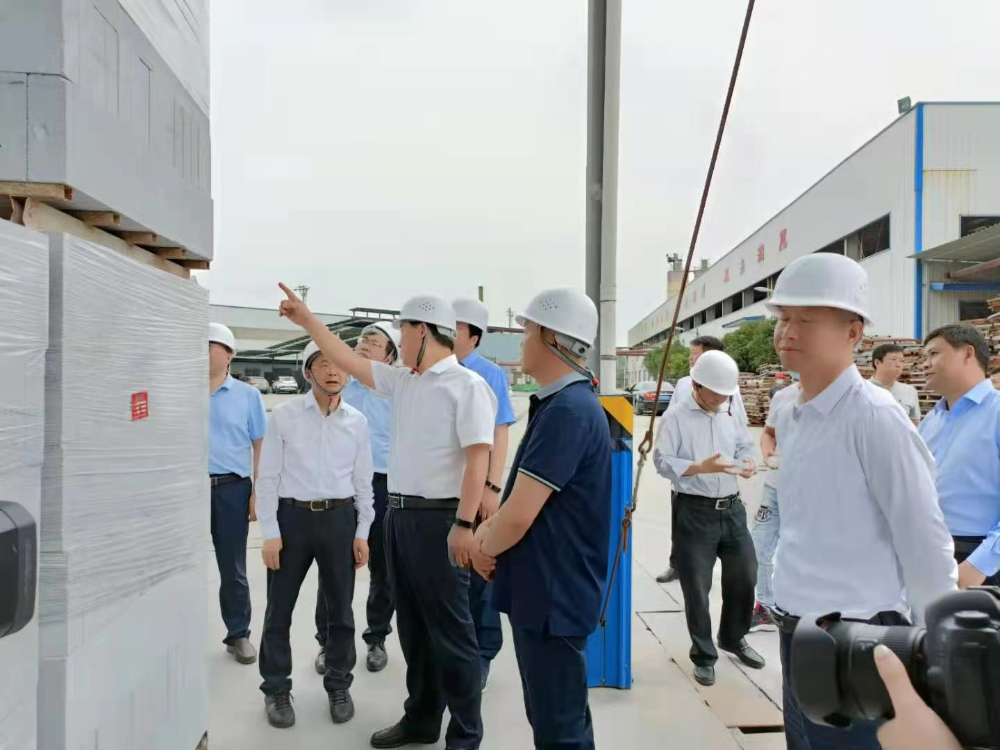 熱烈歡迎市長趙俊民來陜西滿意環保建材公司視察調研